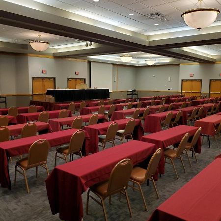 Crossroads Hotel And Huron Event Center Extérieur photo