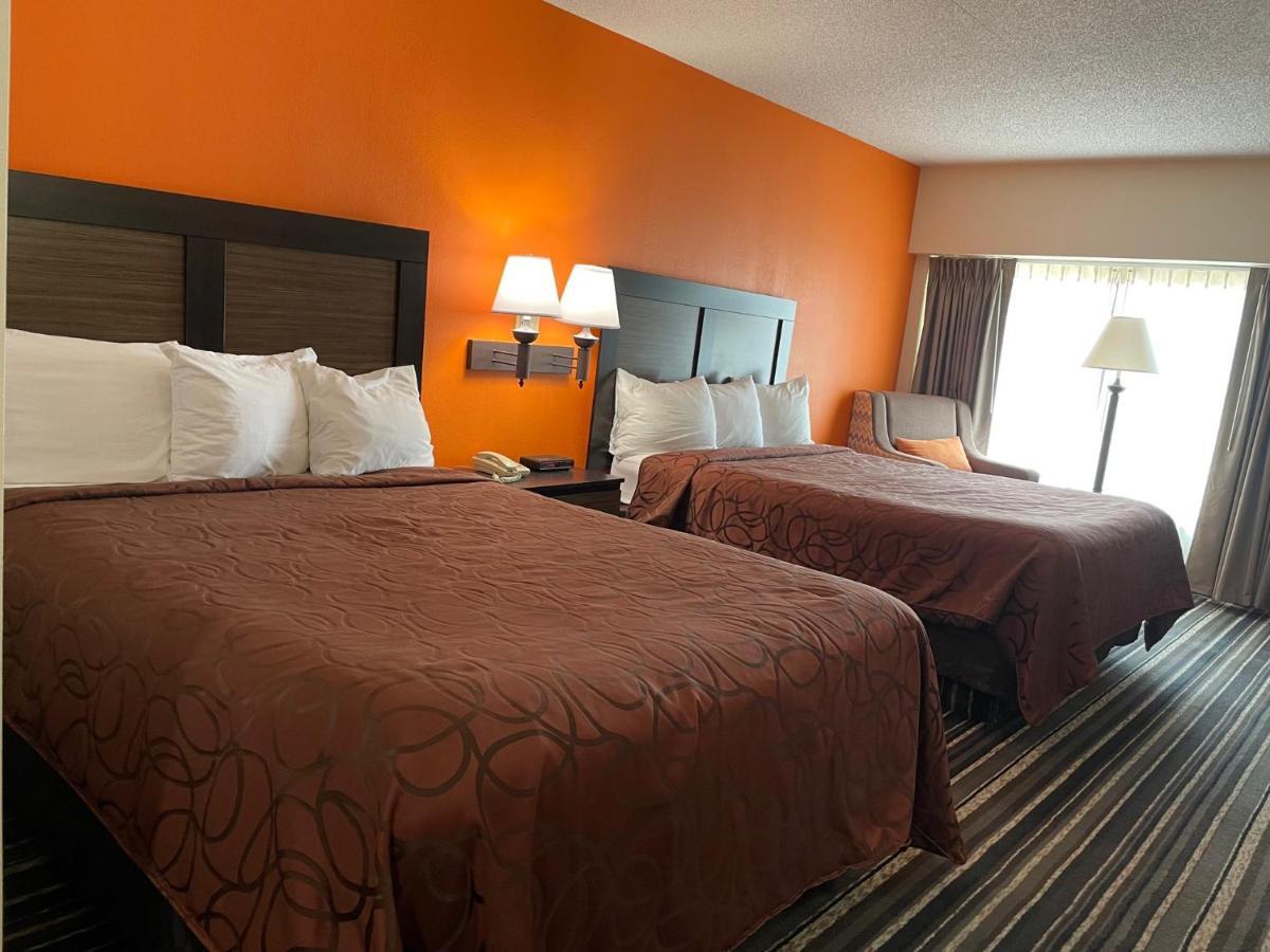 Crossroads Hotel And Huron Event Center Extérieur photo