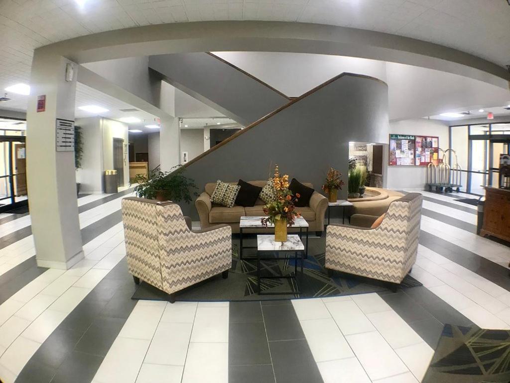 Crossroads Hotel And Huron Event Center Extérieur photo
