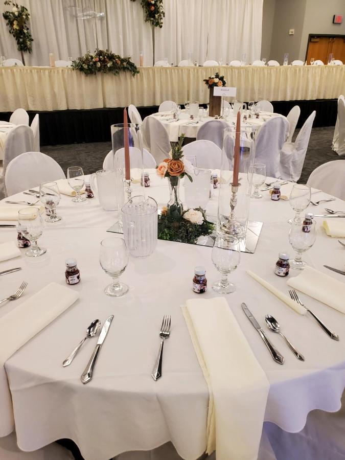 Crossroads Hotel And Huron Event Center Extérieur photo