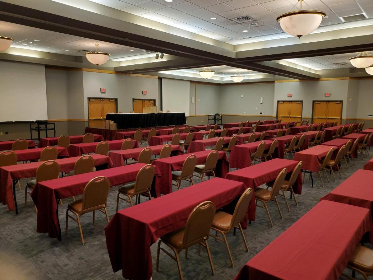 Crossroads Hotel And Huron Event Center Extérieur photo