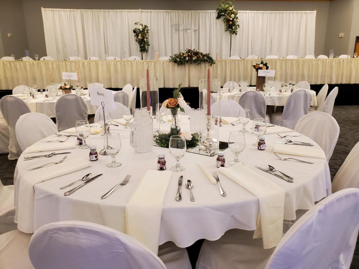 Crossroads Hotel And Huron Event Center Extérieur photo