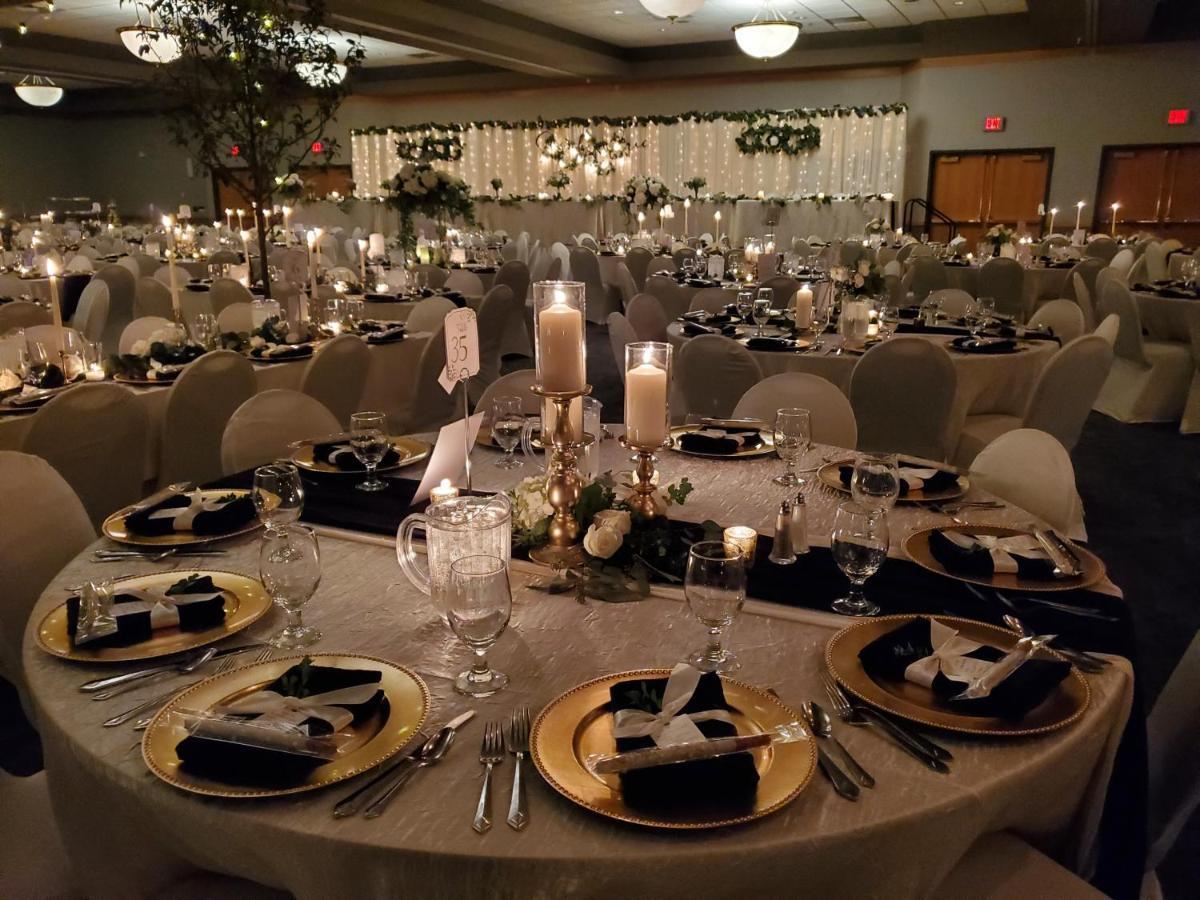 Crossroads Hotel And Huron Event Center Extérieur photo
