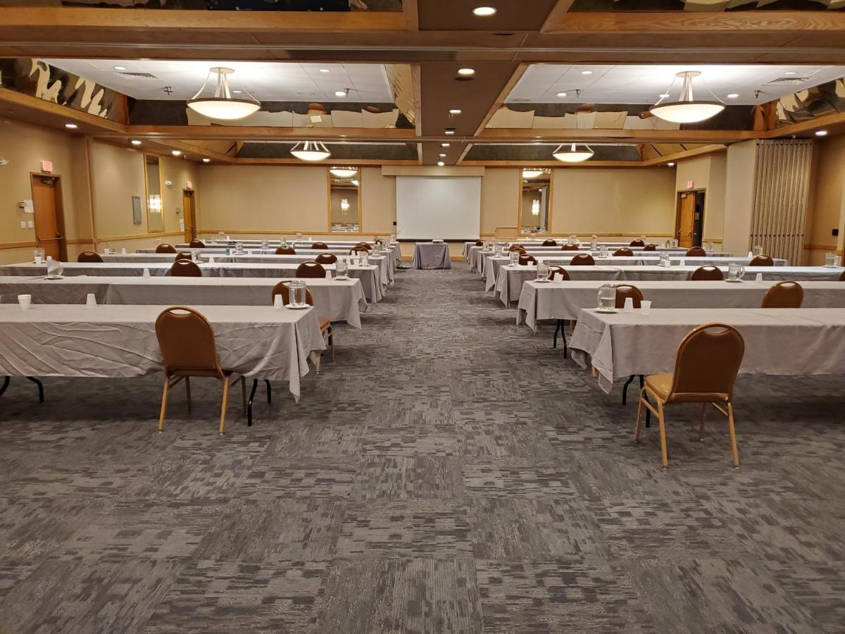 Crossroads Hotel And Huron Event Center Extérieur photo