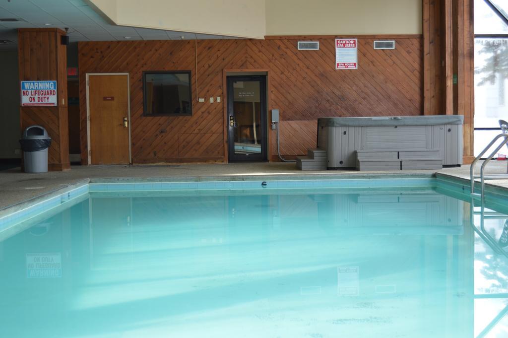 Crossroads Hotel And Huron Event Center Extérieur photo