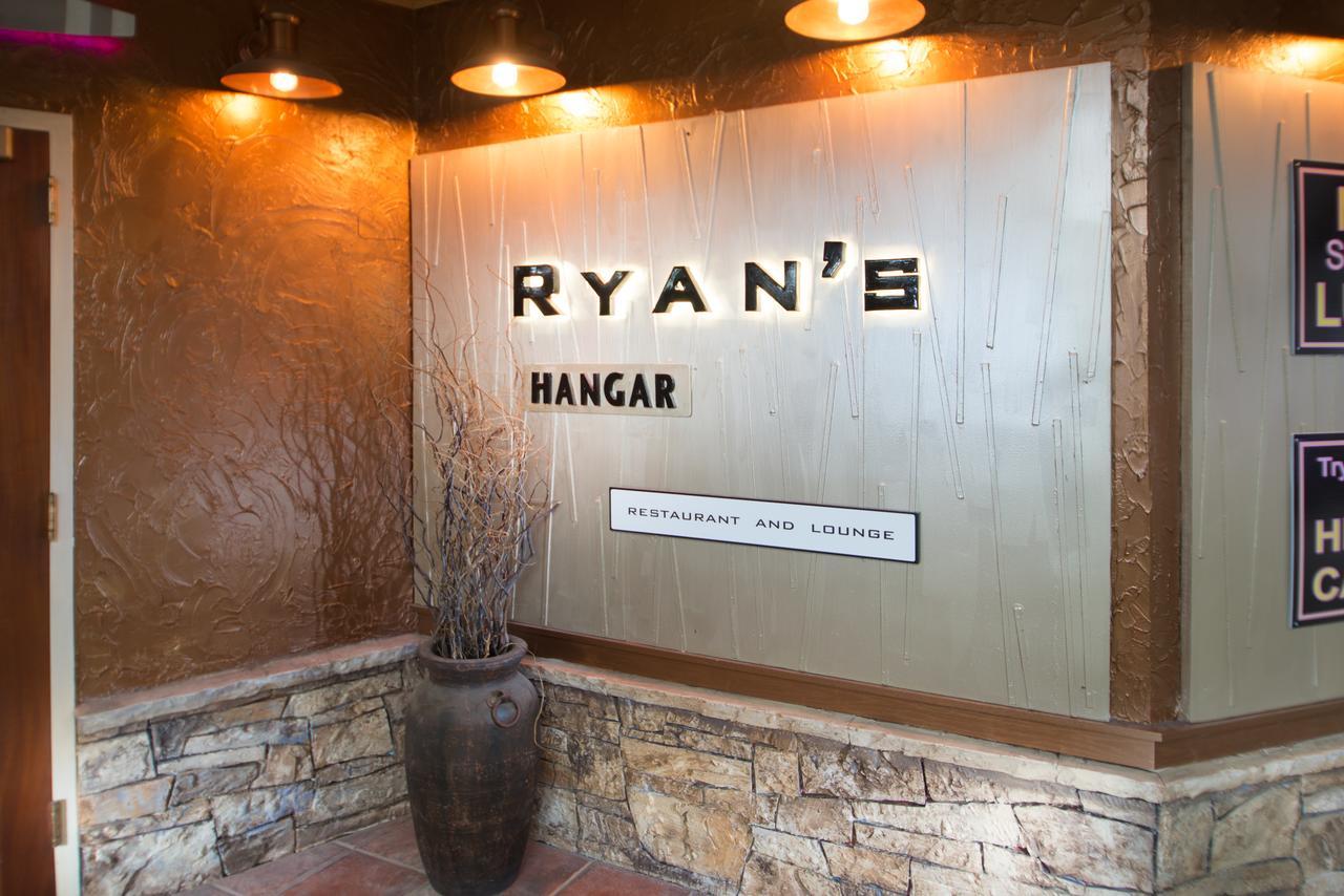Crossroads Hotel And Huron Event Center Extérieur photo