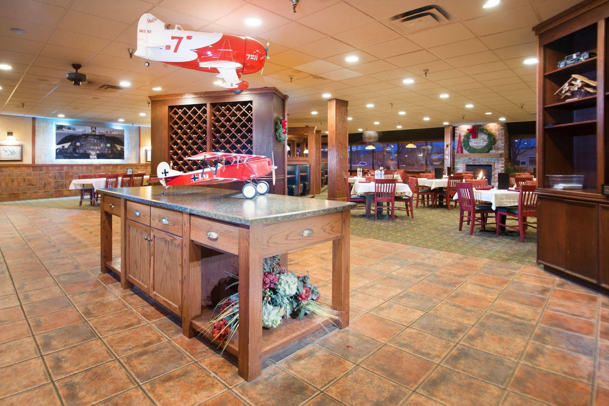Crossroads Hotel And Huron Event Center Extérieur photo
