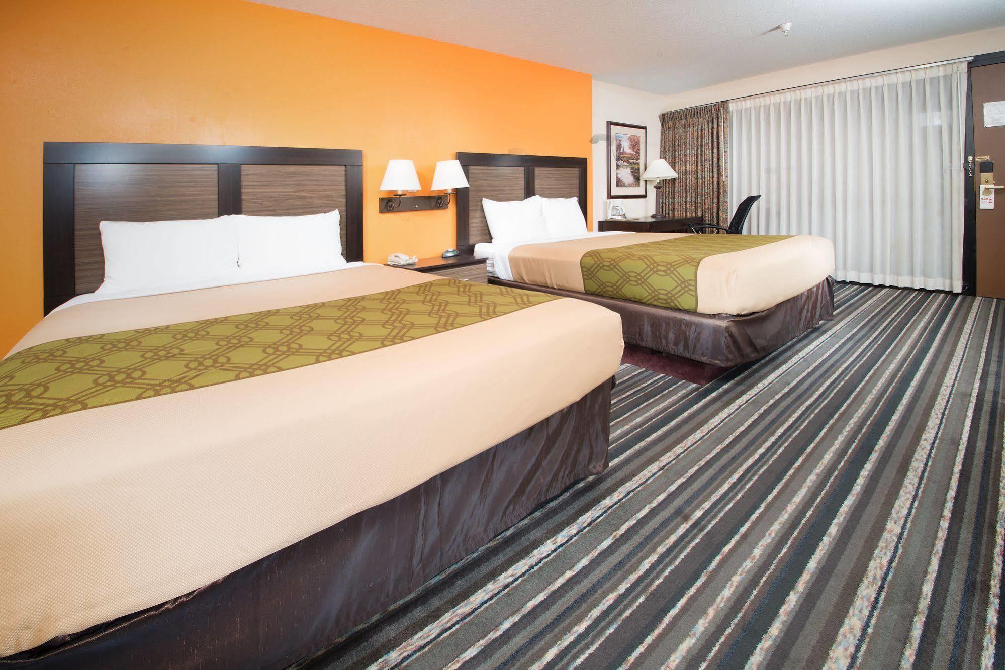 Crossroads Hotel And Huron Event Center Extérieur photo