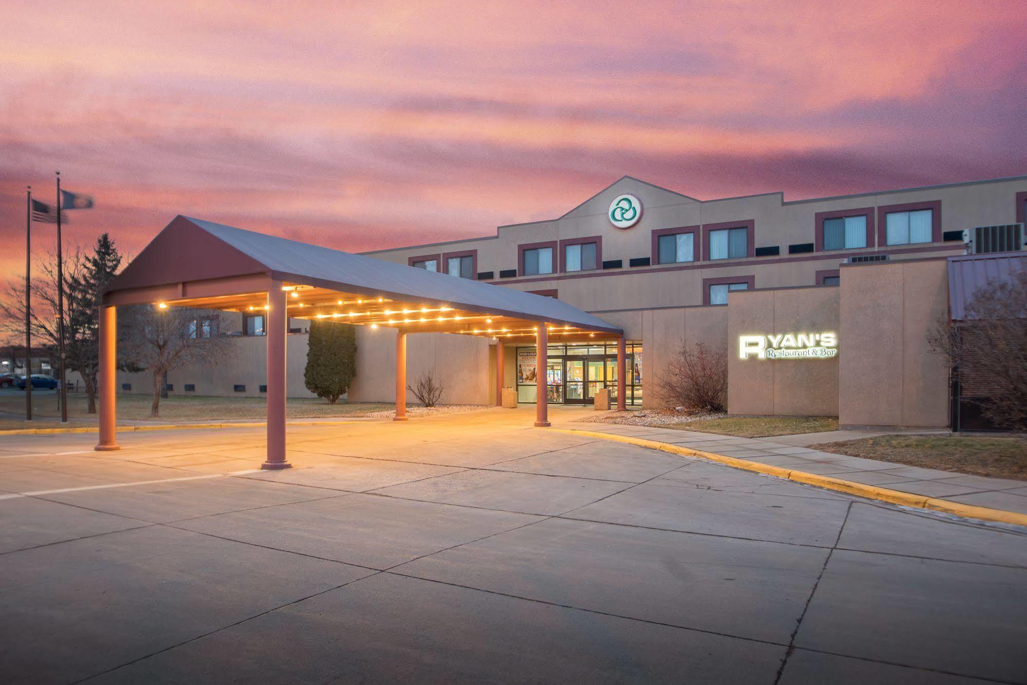 Crossroads Hotel And Huron Event Center Extérieur photo