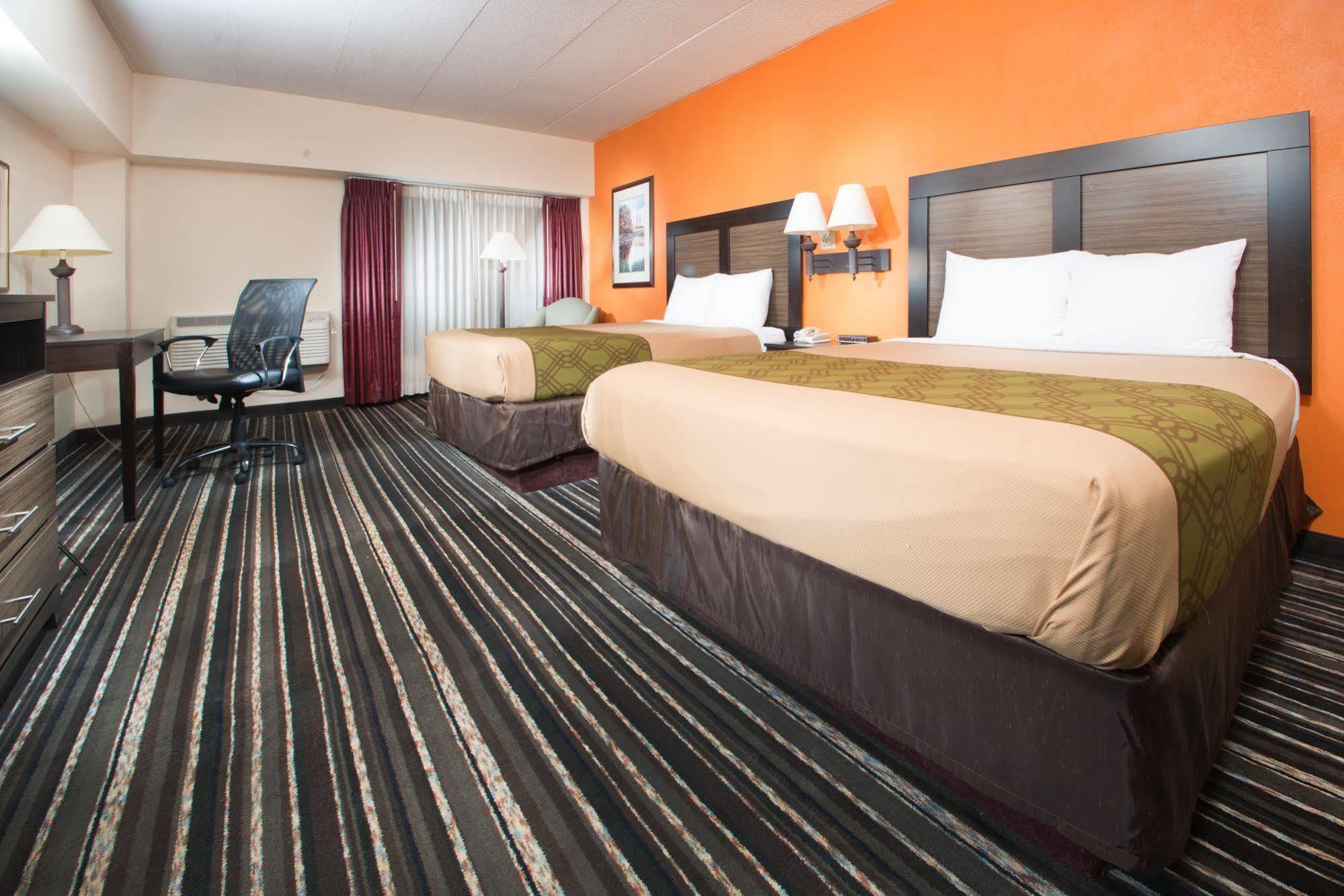 Crossroads Hotel And Huron Event Center Extérieur photo