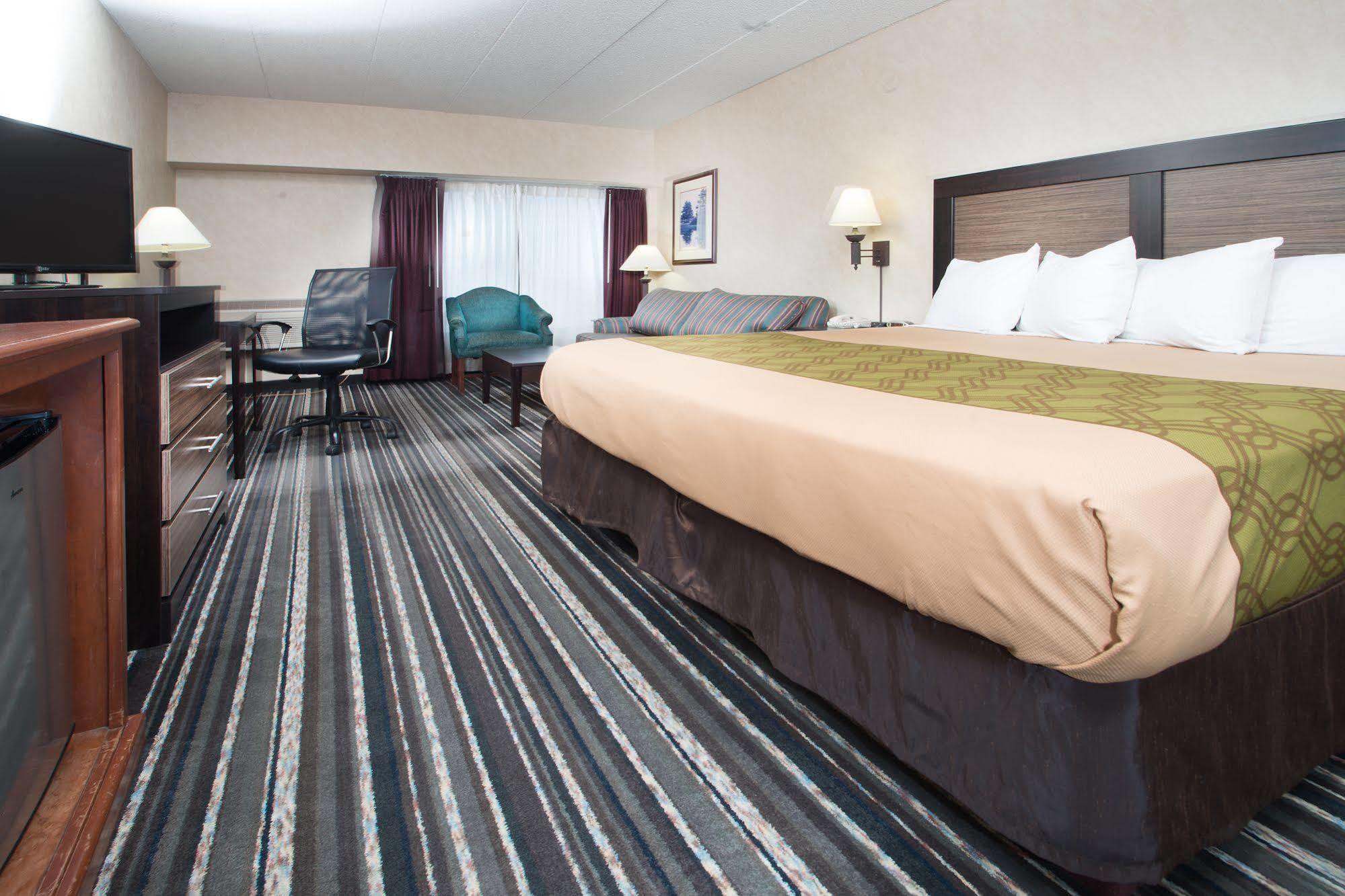 Crossroads Hotel And Huron Event Center Extérieur photo