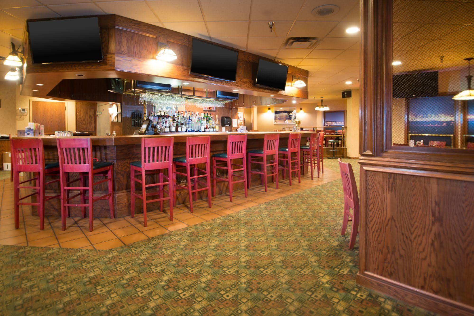 Crossroads Hotel And Huron Event Center Extérieur photo